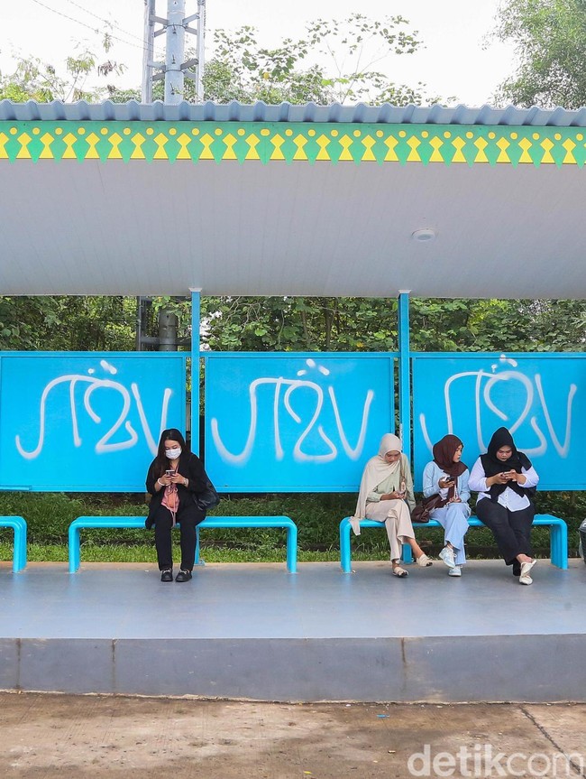 Halte Baru di Sawangan Tercoreng Aksi Vandalisme