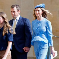 Wanita 46 tahun itu tampil dengan dress biru polkadot. Penampilannya itu mengingatkan pada busana Kate Middleton saat keluar dari rumah sakit setelah melahirkan Pangeran George. Foto: Getty Images/Max Mumby/Indigo