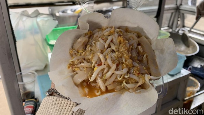 Inovasi Lumpia Kwetiau Mang Uhe, Modal Nekat Berbuah Manis