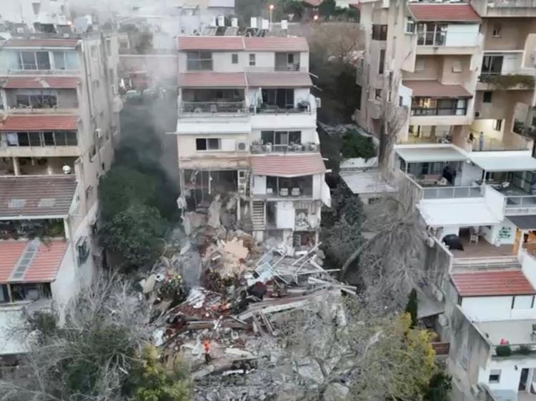 Gedung Tujuh Lantai di Haifa Runtuh Usai Serangan Rudal Iran