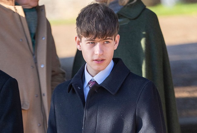 James lahir melalui operasi caesar di Frimley Park Hospital pada 17 Desember 2007. Nama lengkapnya adalah James Alexander Philip Theo, yang juga menjadi penghormatan kepada kakeknya, Pangeran Philip. Foto: Getty Images/Ben Montgomery