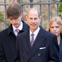 James, Earl of Wessex, terlihat mendampingi ayahnya, Pangeran Edward saat menghadiri ibadah Easter Matins di Kapel St George, Kastil Windsor bersama anggota keluarga kerajaan lainnya pada Minggu (5/4/2026). Foto: Getty Images/Ben Montgomery