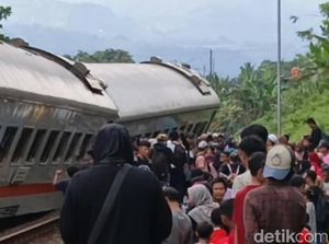 KA Bangunkarta Anjlok di Brebes Dievakuasi, Jalur Sudah Kembali Normal