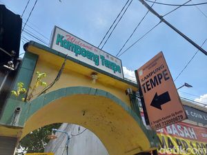 Siasat Pengrajin Tempe Surabaya Hadapi Harga Kedelai Naik Dampak Perang