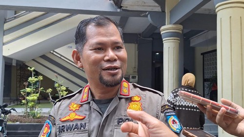 Kasatpol PP Mataram, Irwan Rahadi, saat diwawancarai, Senin (6/4/2026). (Nathea Citra/detikBali)