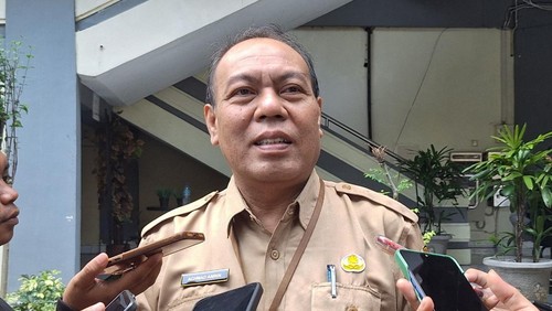 Kepala Bidang Pelayanan, Penyuluhan, dan Penagihan BKD Mataram, Ahmad Amrin, saat diwawancarai, Senin (6/4/2026). (Nathea Citra/detikBali)