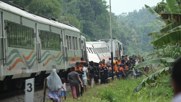 Kereta Api (KA) Bangunkarta rute Jombang-Pasarsenen (KA 161) anjlok di Bumiayu, Jawa Tengah, Senen (6/4/2026). (Dok. KAI)