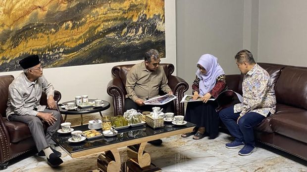 Ketua MPR RI Ahmad Muzani menyambangi Ketum PP Muhammadiyah Haedar Nashir di Bantul, Yogyakarta.