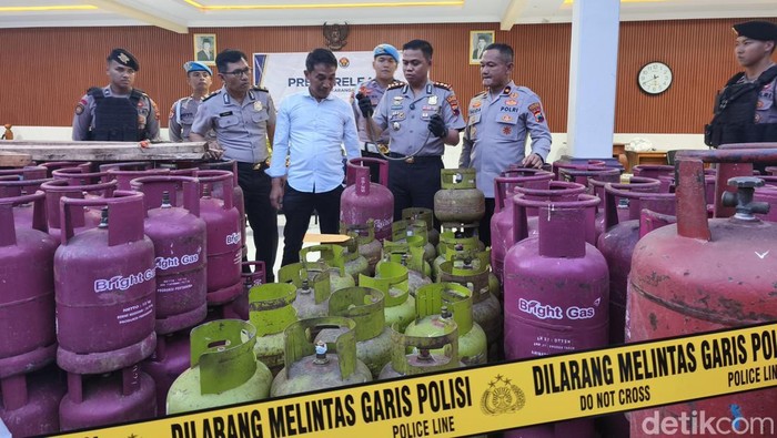 Konferensi pers di Mapolres Karanganyar soal kasus gudang pengoplos LPG, Senin (6/4/2026).