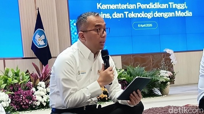 Mendiktisaintek Brian Yuliarto