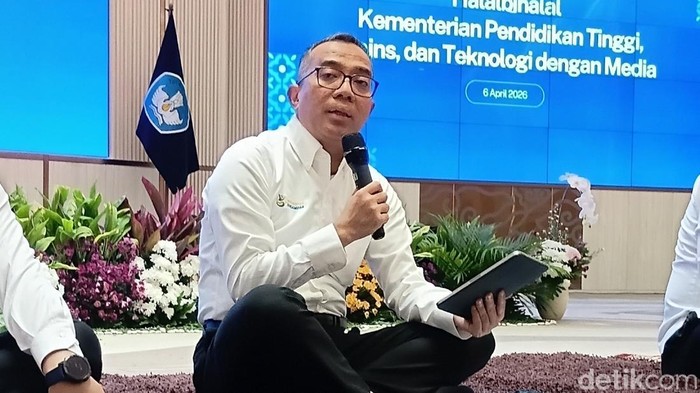 Mendiktisaintek Brian Yuliarto