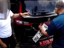 Viral Pemobil Ubah Pelat Merah Jadi Pelat Putih di Bogor Dipergoki Polisi