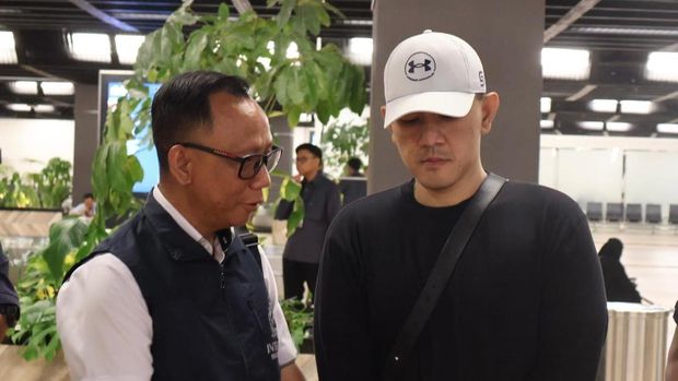 Momen Andre 'The Doctor' bandar narkoba buronan Bareskrim Polri ditangkap di Malaysia, Minggu (5/4/2026).