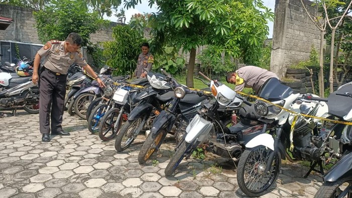 Motor-motor yang diduga menjadi sarana balap liar disita Polsek Warujayeng, Nganjuk