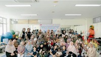 Senyuman mereka dalam menghibur pasien yang ada di RSCM.  Foto: dok instagram Natasha Rizki