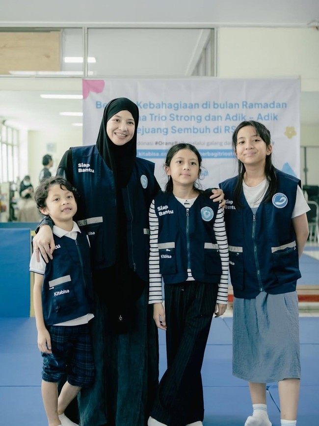 Momen Natasha Rizki dan Ketiga Anak Berbagi Kasih Sayang di RSCM
