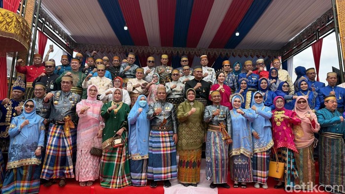 Para tokoh yang menghadiri puncak perayaan Hari Jadi Bone ke-696. Agung Pramono/detikSulsel