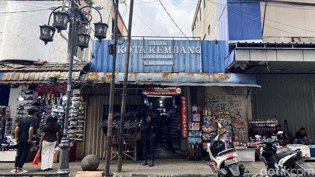 Pasar Kota Kembang di Bandung. Pasar Kota Kembang di Bandung.