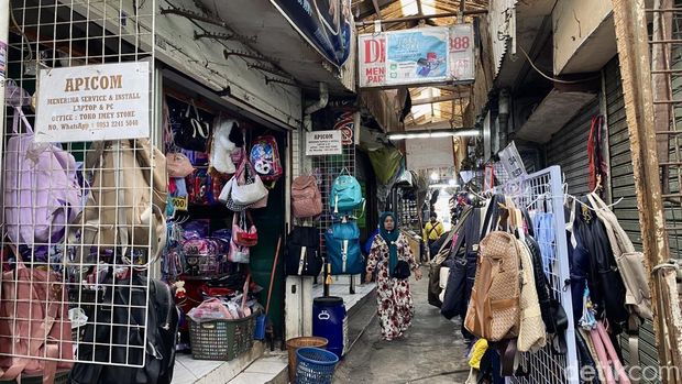 Pasar Kota Kembang di Bandung. Pasar Kota Kembang di Bandung.