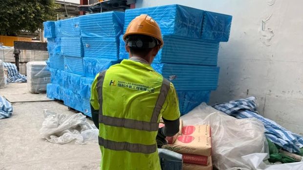 Pemuda di China pilih bekerja paruh waktu sebagai kuli bangunan.