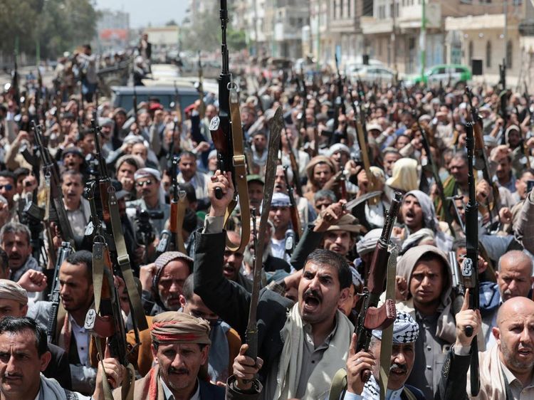 Pendukung Houthi Turun ke Jalan, Tunjukkan Dukungan ke Iran