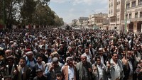 Pendukung Houthi menggelar demonstrasi pro-Iran di Sanaa, Yaman, Senin (6/4/2026). Foto: REUTERS/Khaled Abdullah Pendukung Houthi menggelar demonstrasi pro-Iran di Sanaa, Yaman, Senin (6/4/2026). Foto: REUTERS/Khaled Abdullah