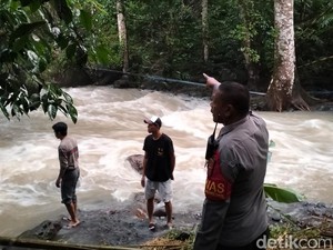 Wisata Berujung Bencana, Wanita Ini Hanyut Diterjang Air Bah