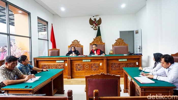 Sidang praperadilan Sekjen DPR RI, Indra Iskandar, digelar di Pengadilan Negeri Jakarta Selatan, Senin (6/4/2026). Sidang perdana ini beragenda pembacaan permohonan.