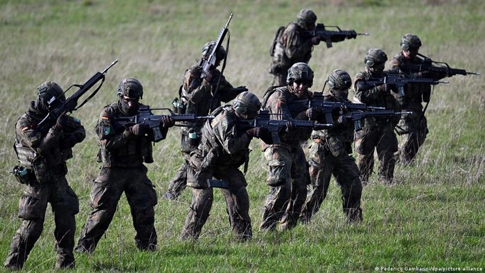 Pria Jerman Wajib Kantongi Izin Militer untuk Tinggal Lama di Luar Negeri