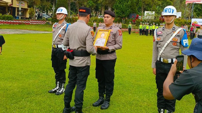 Proses upacara PTDH terhadap Bripda RR di Mapolres Pagar Alam