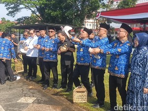 Purnatugas, ASN di Tasikmalaya Wajib Lepas Burung dan Tanam Pohon
