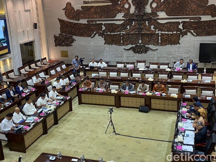 Purbaya di DPR