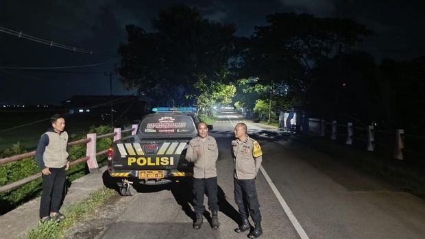 Ranjau besi yang mengancam pengendara di jalur Indramayu-Cirebon.
