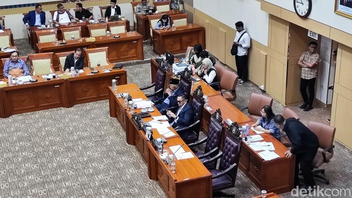 Komisi III DPR rapat dengan pakar membahas RUU Perampasan Aset di DPR RI, Jakarta, Senin (6/4/2026).