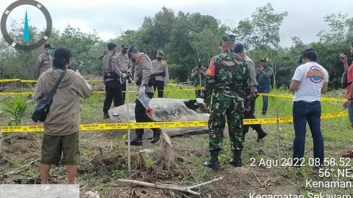 Sampah antariksa roket Tiongkok jatuh di Sanggau, Kalbar pada 2022. (Istimewa)