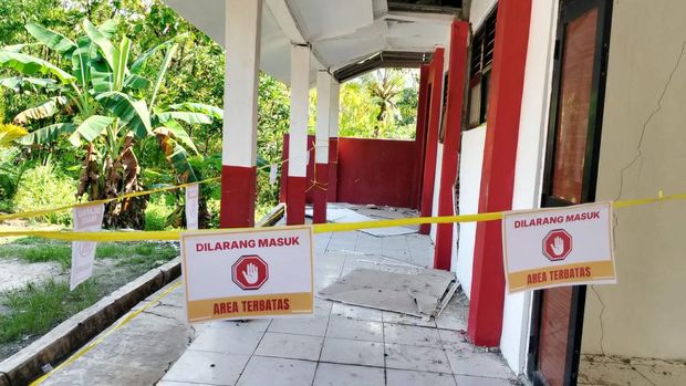 Sekolah SDN Kutakarang 3 di Kecamatan Cibitung, Kabupaten Pandeglang, rusak akibat tanah bergerak. (Dok istimewa)