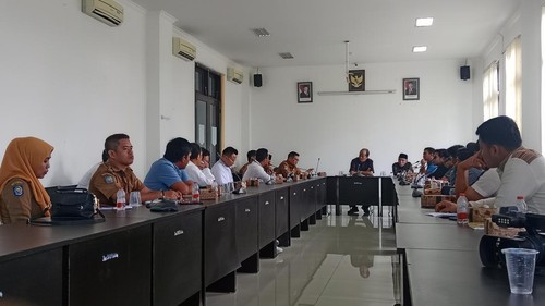 Sharingmahasiswa terkait kelangkaan Gas LPG, di DPRD Lombok Timur, NTB, Senin (6/4/2026). (Sanusi Ardi W/detikBali)