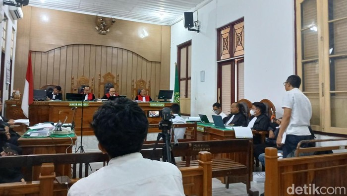 Sidang lanjutan kasus korupsi proyek rel kereta api wilayah Medan, berlangsung di ruang Cakra 9, Pengadilan Negeri Medan, Senin (6/4/2026)