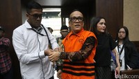 Sidang kali ini beragendakan pemeriksaan saksi-saksi yang dihadirkan oleh jaksa penuntut umum untuk menguatkan dakwaan terhadap terdakwa.