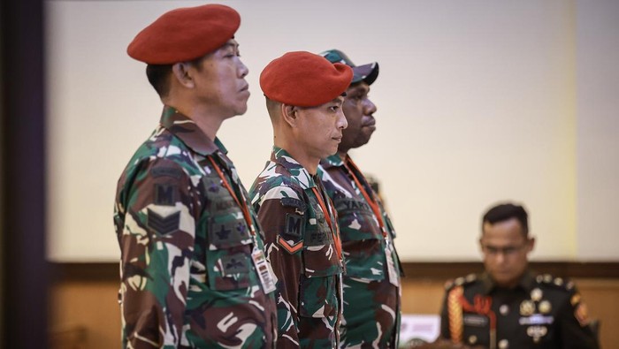Suasana sidang perdana kasus dugaan penculikan dan pembunuhan kepala cabang (kacab) bank di Pengadilan Militer II-08, Jakarta, Senin (6/4/2026). Sidang tersebut beragendakan pembacaan dakwaan oleh Oditur Militer terkait kasus dugaan penculikan dan pembunuhan terhadap kacab bank, Mohamad Ilham Pradipta pada 20 Agustus 2025. ANTARA FOTO/Dhemas Reviyanto/agr