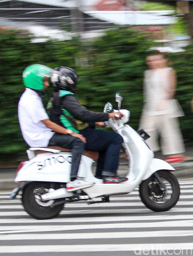 Tekan Biaya Transportasi, Motor Listrik Jadi Andalan Baru Masyarakat