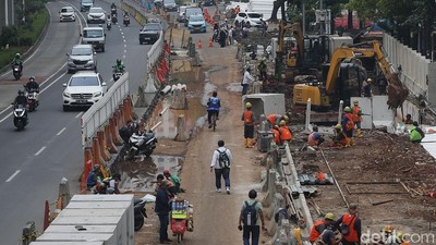 Trotoar Rasuna Said Diperluas Usai Pembongkaran Tiang Monorel