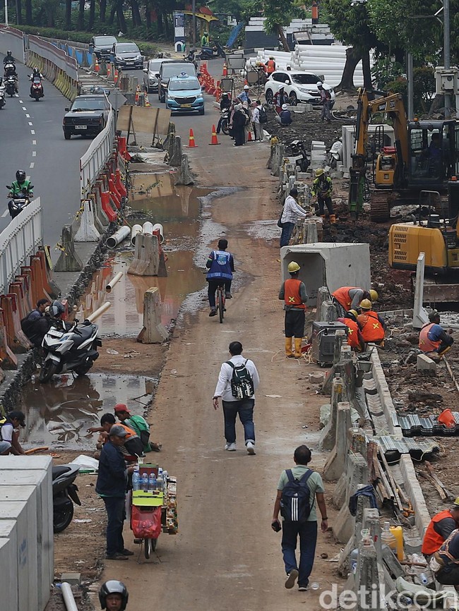 Trotoar Rasuna Said Diperluas Usai Pembongkaran Tiang Monorel
