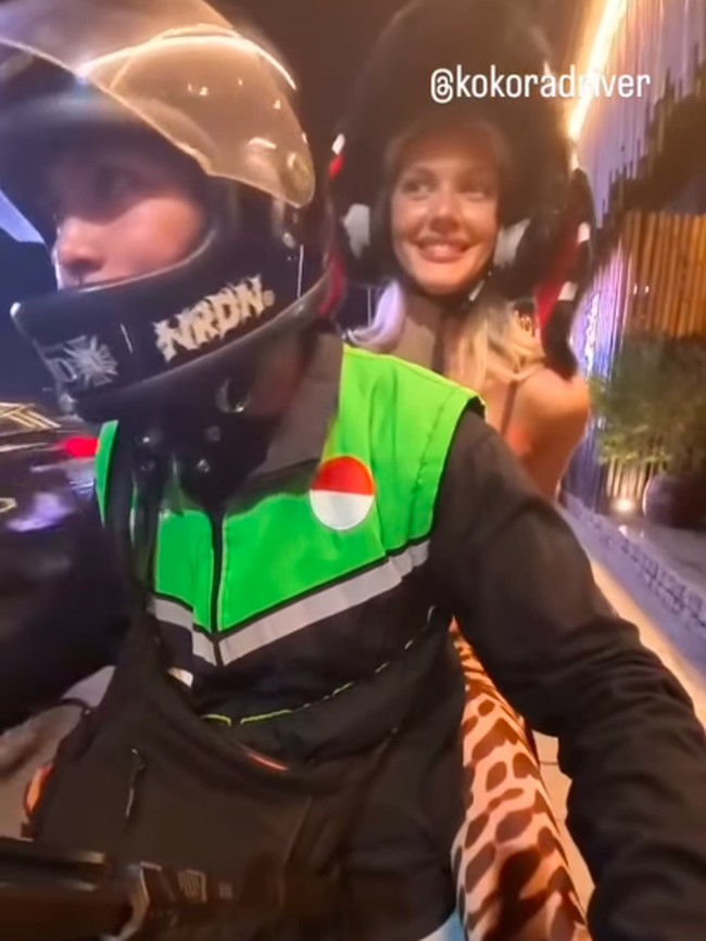 Gaya Miss Universe 2024 Liburan di Bali, Viral Saat Naik Ojek