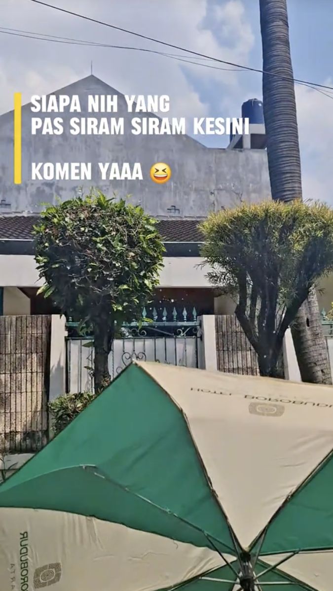 Viral Antrean Aldi's Burger Tetap Ramai, Meski Tampak Disiram Air oleh Warga