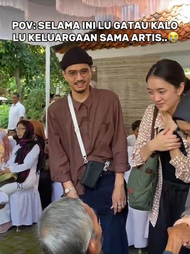 Viral remaja asal Lombok ini, kaget baru tahu dirinya saudara Duta SO7 saat acara Halal Bihalal di Lombok Timur. Momen unik ini pun viral di media sosial.
