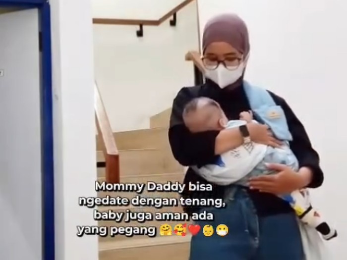 Viral wanita buka jasa baby sitter cuma Rp 30 Ribu/jam. Solusi praktis agar orang tua bisa ngedate tenang tanpa pusing biaya pengasuh mahal.