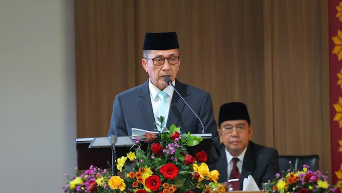 Wali Kota Palembang Ratu Dewa menyampaikan jawaban atas pemandangan umum fraksi-fraksi DPRD