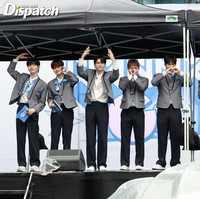 Viral Personel Wanna One Muncul Pakai Seragam Produce 101 Setelah 7 Tahun