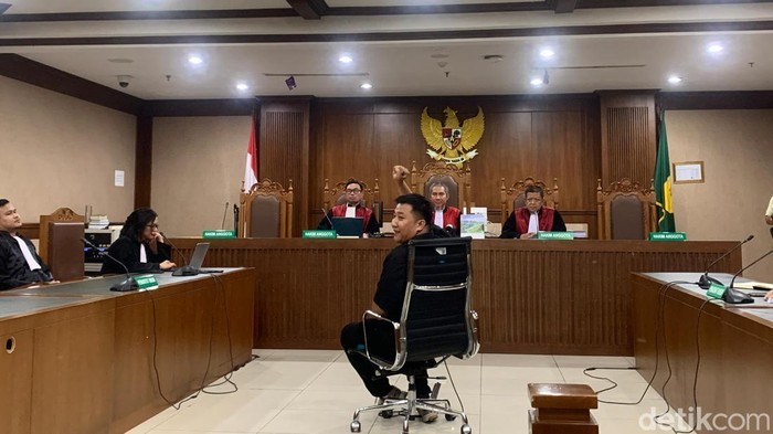 Admin sekaligus pemilik akun Instagram (IG) @bekasi_menggugat, Wawan Hermawan divonis 7 bulan penjara terkait demo berujung kericuhan pada Agustus 2025. (Mulia B/detikcom)